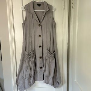 Super cute grey linen dress!